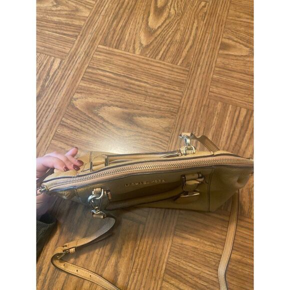 Michael Kors tan shoulder/crossbody strap medium size inside pockets zip up bag - Picture 8 of 10